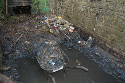 Canal History and Wildlife - Rubbish in Lock 20
